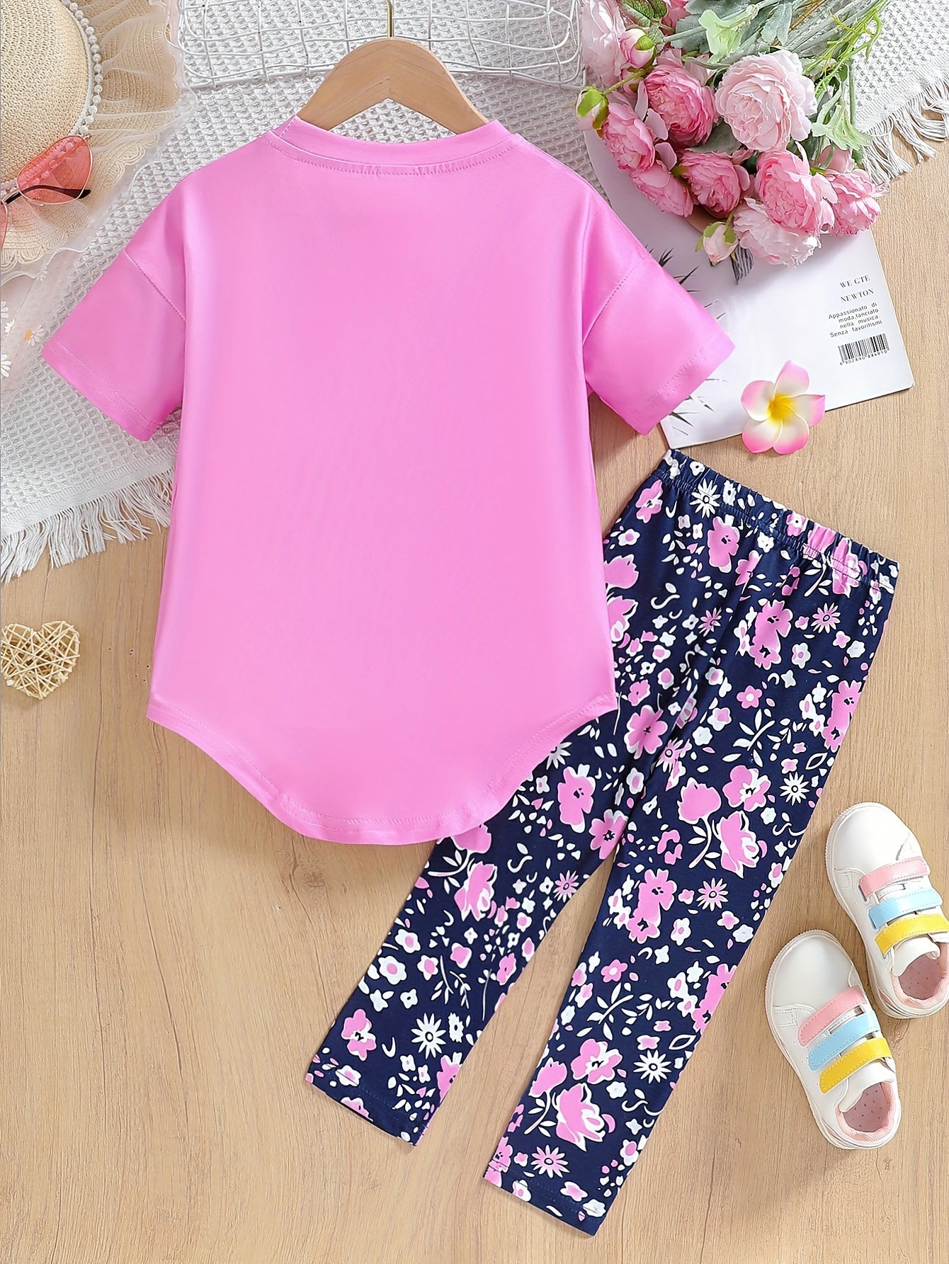 2pcs Little Girls' Adorable Glasses and Alphabet Pattern Outfit - Pant Set with Drop Shoulder Tee, Skinny Crop Leggings, and Cute Accessories