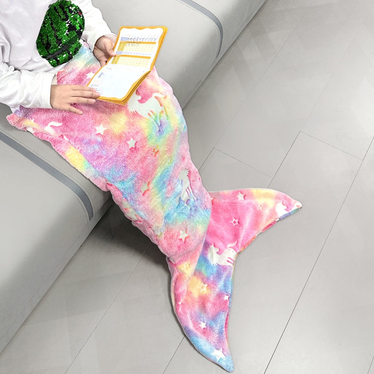 Glowing Mermaid Tail Blanket - Plush Wearable Blanket for Teens and Adults, Soft Flannel Fleece, Suitable for All Seasons, Perfect for Birthday Decorations