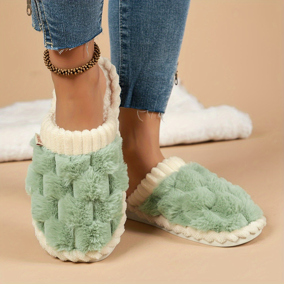 Cozy Winter Fuzzy Slippers – Soft, Warm Closed-Toe Shoes for Indoor Use – Plush Slip-On Design with Gentle Grip Sole