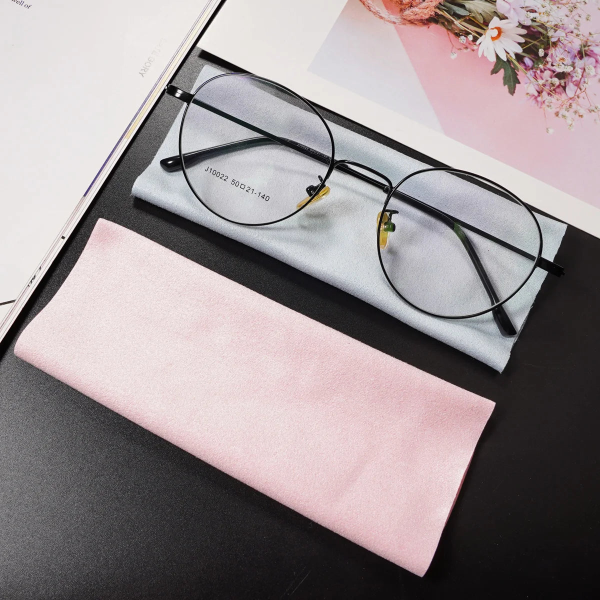 5PCS Microfiber Eyeglass Cleaning Cloth - Adaptable for Screens, Lenses, Nylon or Polaroid Glasses, Random Color 15*18cm