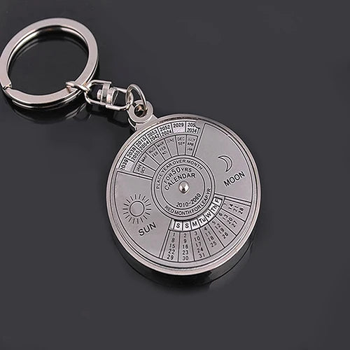 50-Year Perpetual Calendar Keychain - Silver Alloy Key Ring with Keyfob Decoration 8OU9