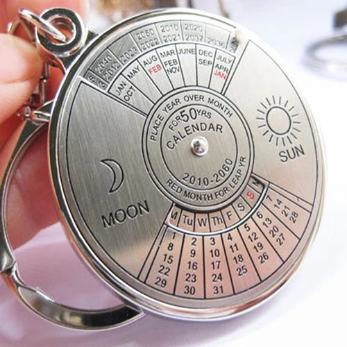 50-Year Perpetual Calendar Keychain - Silver Alloy Key Ring with Keyfob Decoration 8OU9