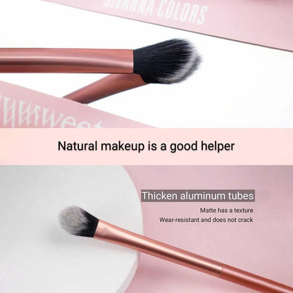 Minimalist Contour Brush: Plastic Makeup Tool for Women - Brightening Concealer, Cosmetic Brush Kit