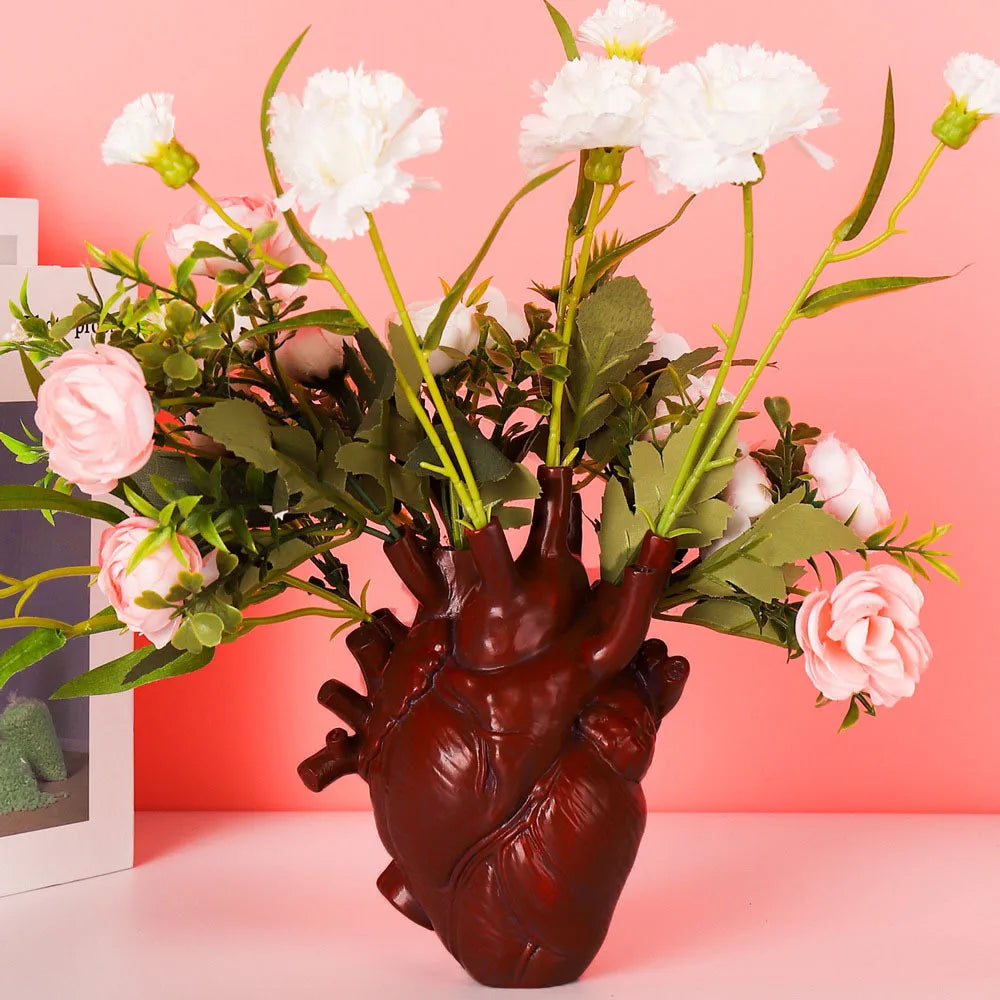 Creative Heart-Shaped Resin Vase for Flowers – Customized Desktop Home Decoration Sculpture