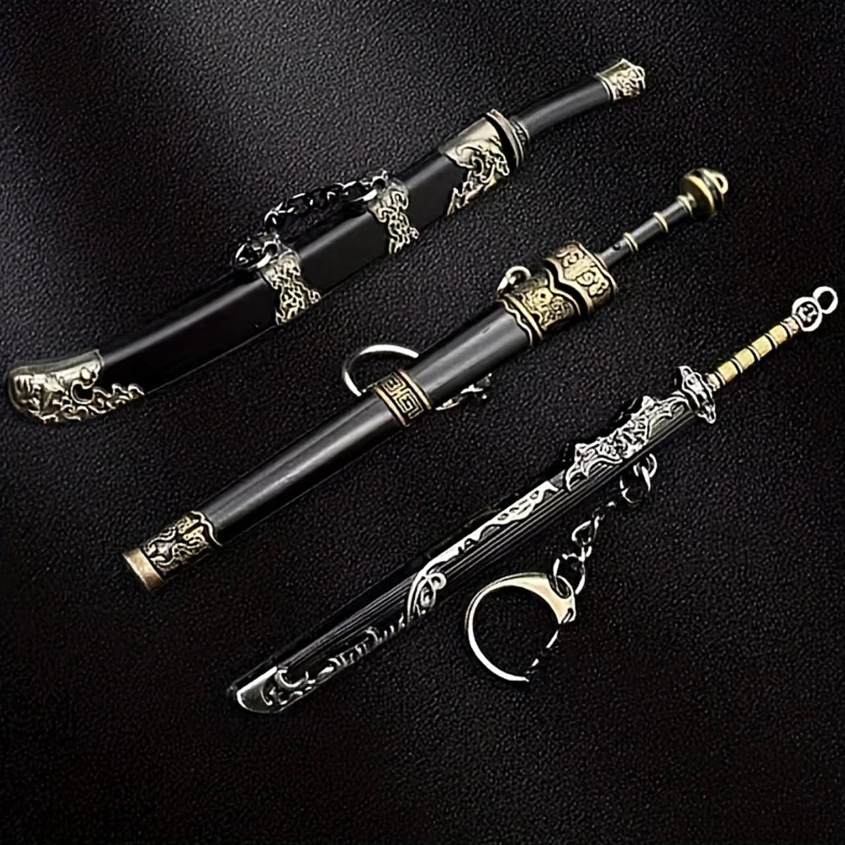 Ancient Chinese Mini Sword Keychain – First Emperor of Qin Metal Key Ring Pendant, Cute Weapon Toy