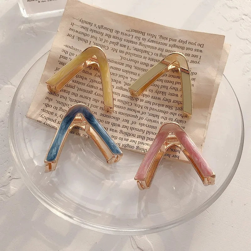 Chic Acetate Triangle Hair Clips: Fashion Hair Claw Barrettes for Women and Girls - Stylish Crab Hairpins, Essential Styling Tool and Accessories