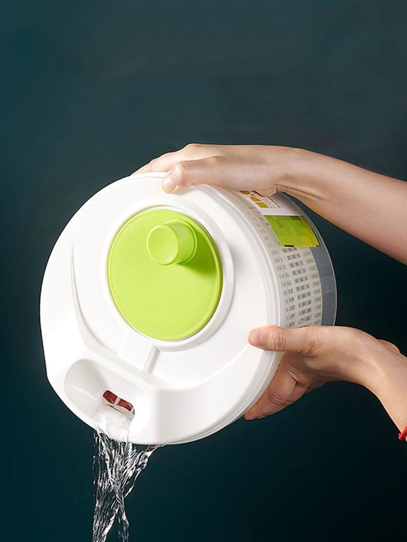 Creative Manual Vegetable Dehydrator and Salad Spinner: Hand Crank Kitchen Gadget for Efficient Fruit and Vegetable Drying