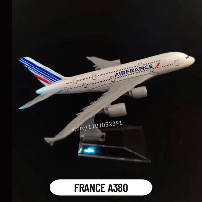 Emirates Airlines Diecast Airplane Model 1:400 - Metal A380 & B777 Aircraft Replica, Aviation Miniature for Home Decor and Toy for Boys