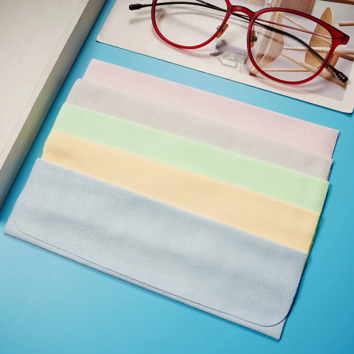 5PCS Microfiber Eyeglass Cleaning Cloth - Adaptable for Screens, Lenses, Nylon or Polaroid Glasses, Random Color 15*18cm