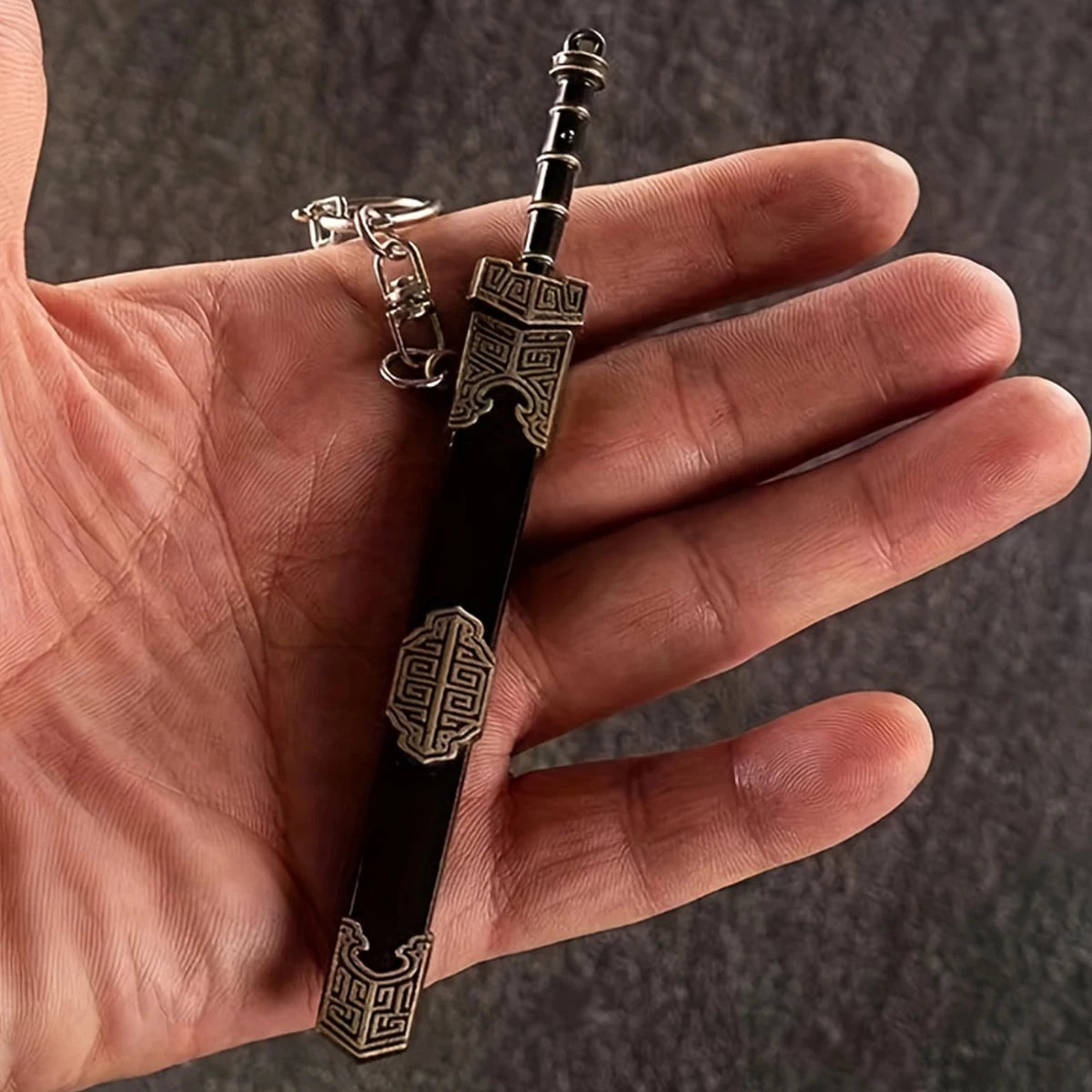 Ancient Chinese Mini Sword Keychain – First Emperor of Qin Metal Key Ring Pendant, Cute Weapon Toy