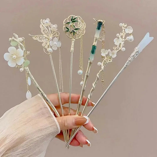 Chinese Style Glowing Lotus Lantern Hairpin: High-End Palace Lantern Hair Stick with Flower Tassel for Women