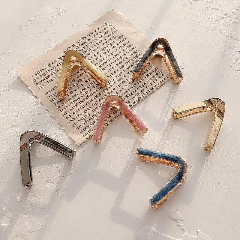 Chic Acetate Triangle Hair Clips: Fashion Hair Claw Barrettes for Women and Girls - Stylish Crab Hairpins, Essential Styling Tool and Accessories